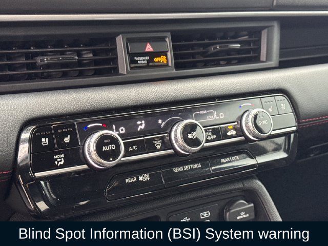 Used 2025 Honda Pilot Black Edition image 27