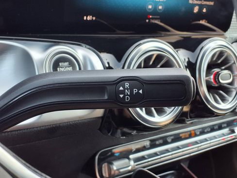 Used 2022 Mercedes-Benz GLB 250 4MATIC w/ Premium Package Lite image 30