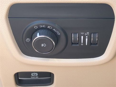 Used 2024 Jeep Grand Cherokee L Limited image 18