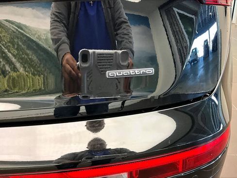 Used 2022 Audi Q5 2.0T Premium w/ Convenience Package image 10