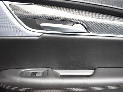 Certified 2024 Cadillac XT5 Sportv w/ LPO, Red Accent Package image 29