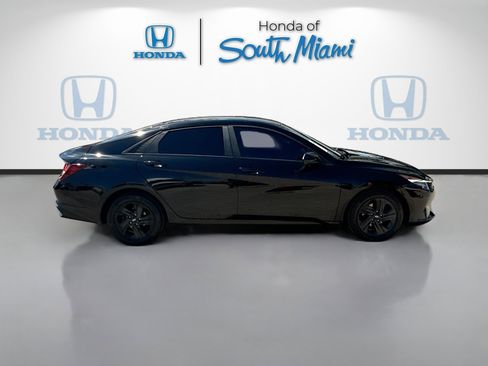 Used 2023 Hyundai Elantra SE w/ Cargo Package image 8