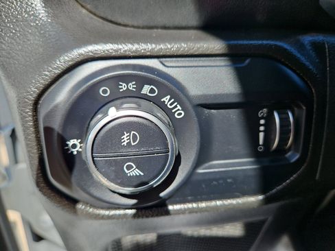 Used 2023 Jeep Gladiator Overland AWD/4WD image 15
