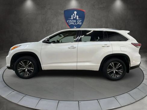 Used 2016 Toyota Highlander XLE FWD image 2