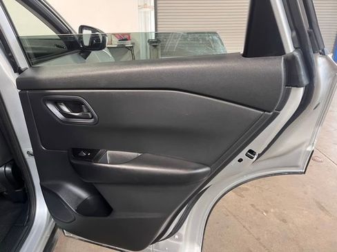 Used 2024 Nissan Rogue S image 15