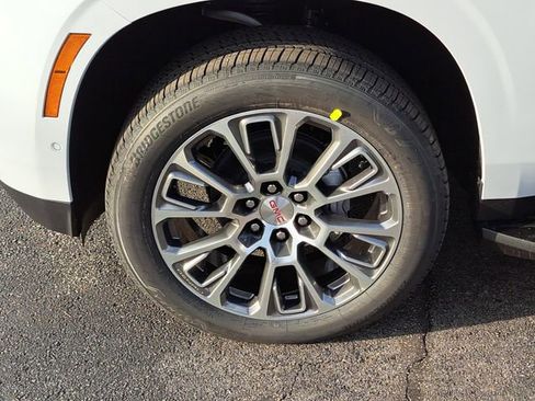 New 2026 GMC Yukon Denali w/ LPO, Floor Liner Package image 5