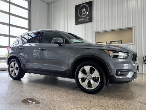 Used 2021 Volvo XC40 T5 Momentum image 43