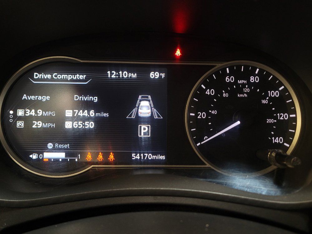 Used 2024 Nissan Versa SR FWD image 23