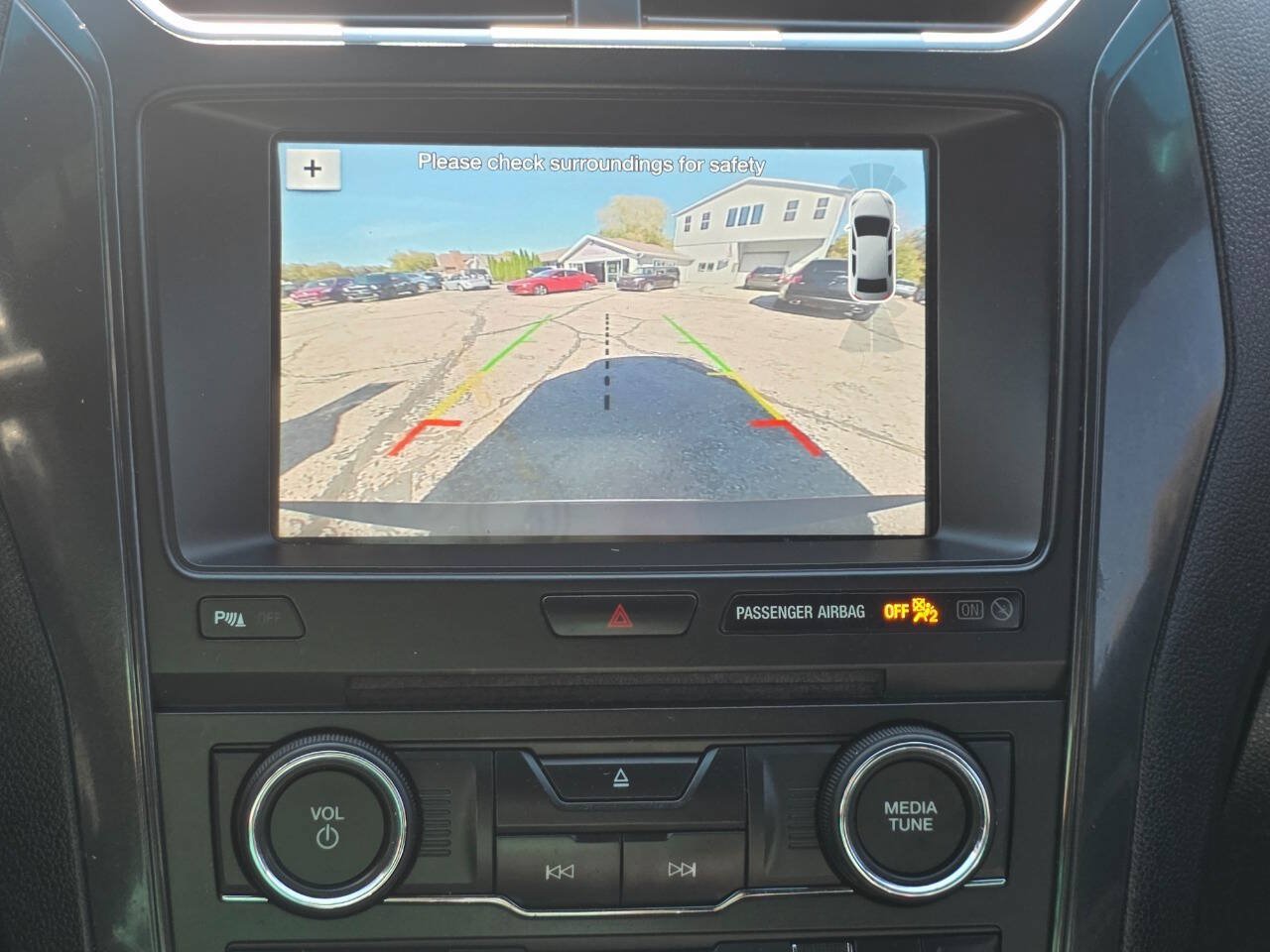 Used 2017 Ford Explorer XLT w/ Equipment Group 202A FWD image 16