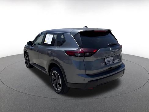 Used 2025 Nissan Rogue SV AWD/4WD image 11