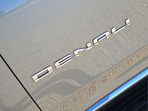 Used 2025 GMC Yukon Denali image 12