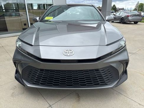Used 2025 Toyota Camry SE FWD image 2