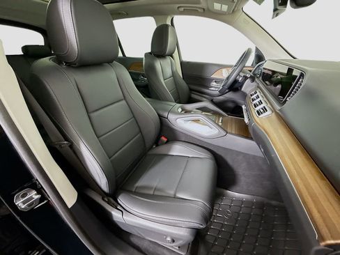 Used 2024 Mercedes-Benz GLE 350 4MATIC w/ Driver Assistance Package image 28