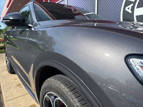 Used 2022 Alfa Romeo Stelvio Veloce AWD/4WD image 2