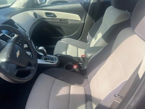 Used 2014 Chevrolet Cruze LS image 4