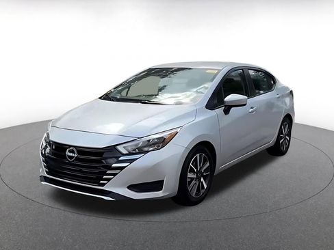 Used 2025 Nissan Versa SV FWD image 6