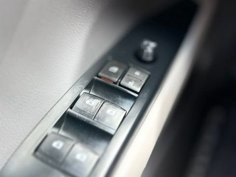 Used 2018 Toyota Camry LE FWD image 17