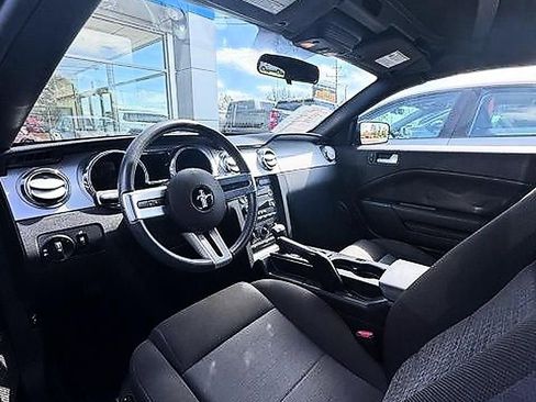 Used 2009 Ford Mustang Convertible RWD image 13