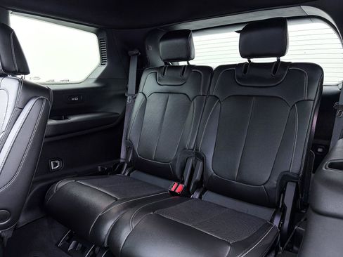 Used 2024 Jeep Grand Cherokee L Limited w/ Luxury Tech Group II image 40