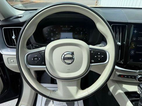 Used 2020 Volvo XC60 T5 Momentum w/ Protection Package Premier image 7