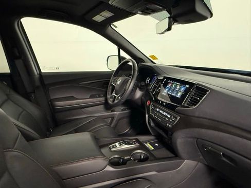 Used 2025 Honda Passport TrailSport image 52