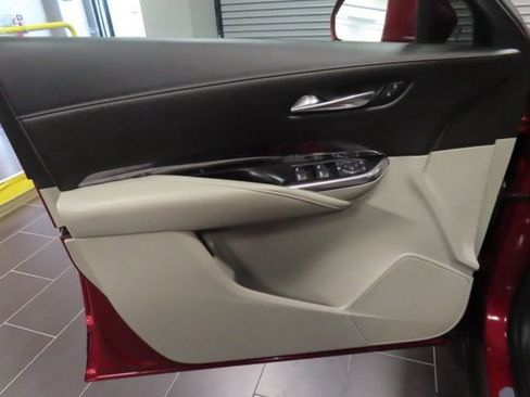 Used 2020 Cadillac XT4 Luxury w/ Cold Weather Package image 10