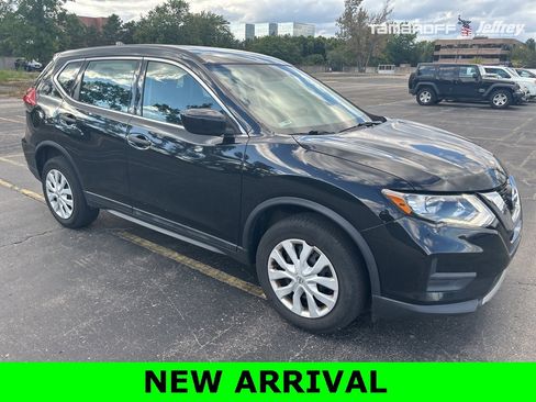 Used 2017 Nissan Rogue S image 1
