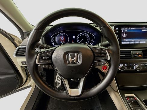 Used 2019 Honda Accord Touring image 10