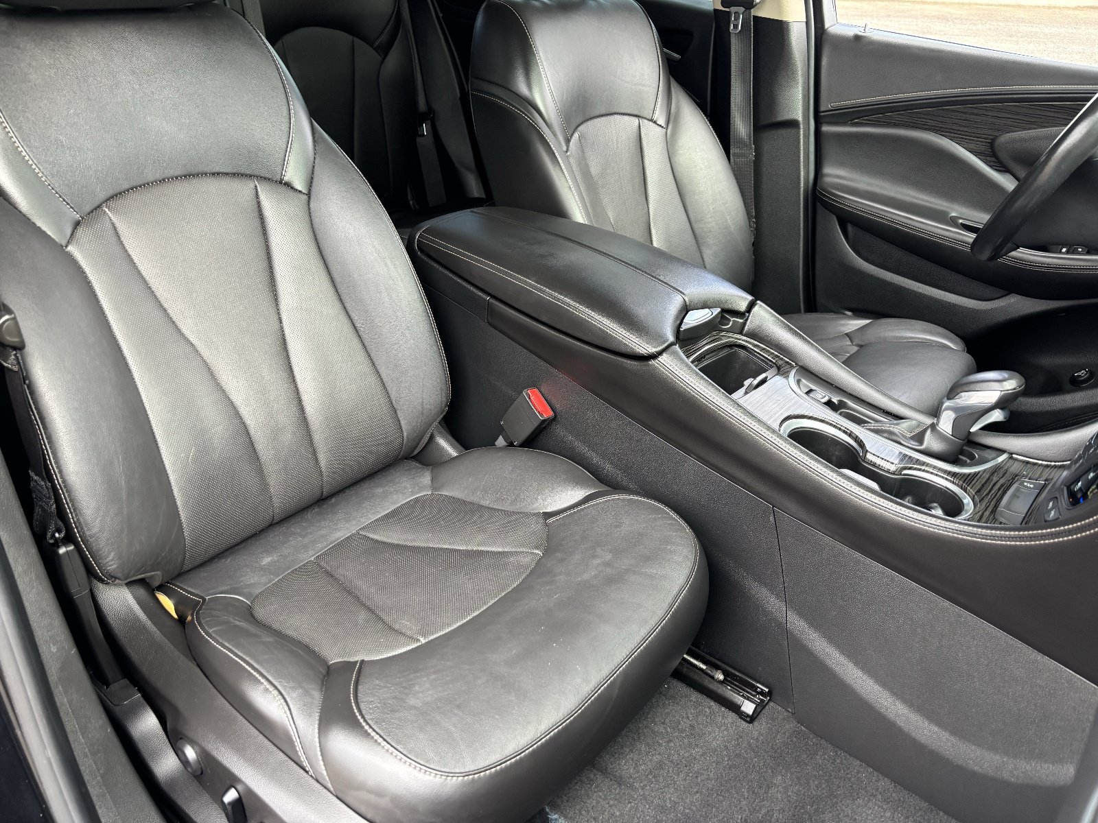 Used 2018 Buick Envision Premium AWD/4WD image 11