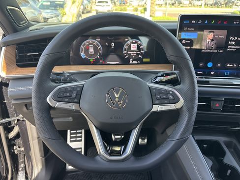 New 2026 Volkswagen Tiguan SEL R-Line image 21