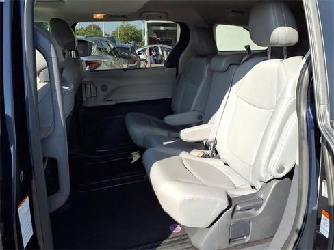 Used 2024 Toyota Sienna XLE image 8