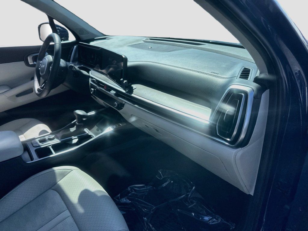 Certified 2025 Kia Sorento EX w/ Panoramic Sunroof Package FWD image 30