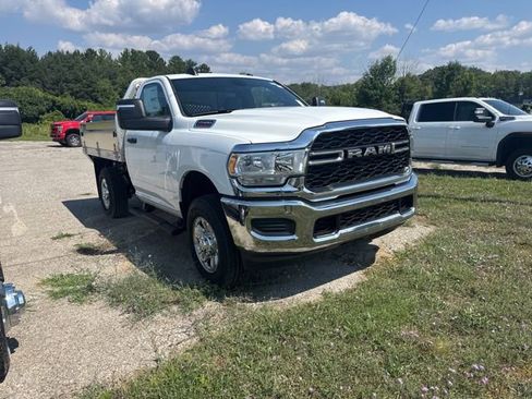 New 2024 RAM 2500 Tradesman w/ Chrome Appearance Group AWD/4WD image 6