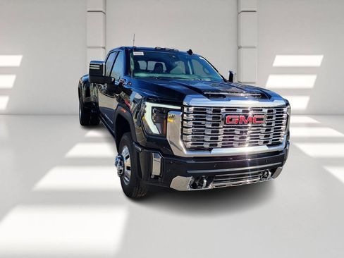 New 2026 GMC Sierra 3500 Denali w/ Denali Reserve Package AWD/4WD image 3
