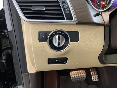 Certified 2019 Mercedes-Benz GLE 400 4MATIC image 24