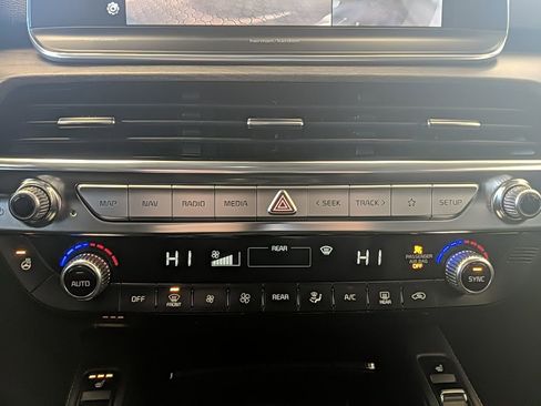 Used 2022 Kia Telluride SX w/ SX Prestige Package image 26