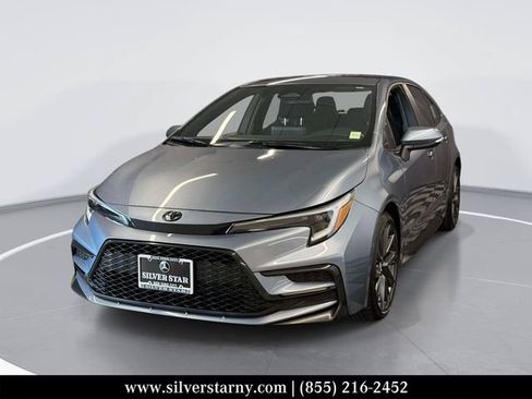 Used 2025 Toyota Corolla SE w/ Convenience Package FWD image 1