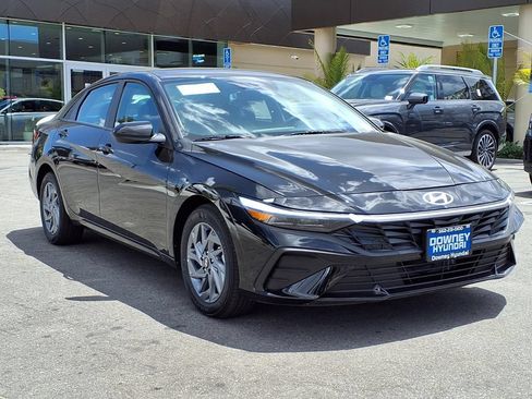 New 2026 Hyundai Elantra Hybrid FWD image 3