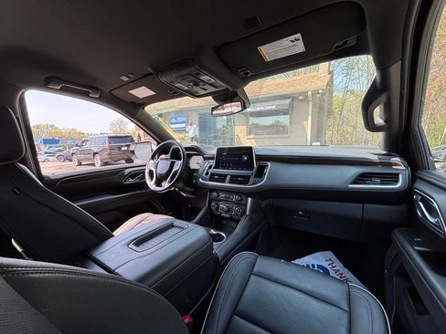 Used 2023 Chevrolet Suburban Premier image 6