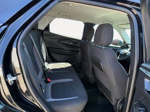 Used 2025 Chevrolet TrailBlazer LT AWD/4WD image 18