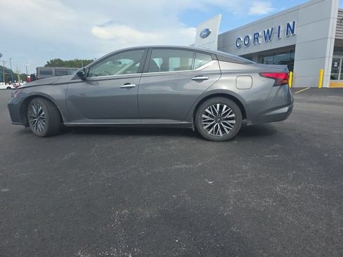 Used 2025 Nissan Altima 2.5 SV FWD image 8