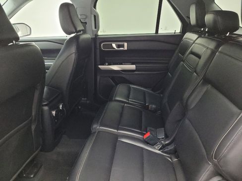 Used 2021 Ford Explorer XLT w/ Equipment Group 202A image 18
