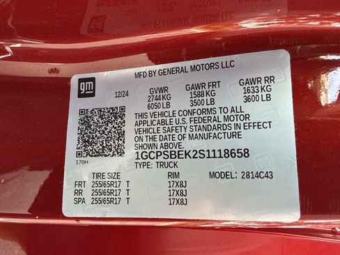 Used 2025 Chevrolet Colorado W/T w/ Advanced Trailering Package RWD image 32