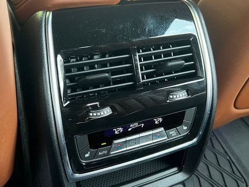 Used 2025 BMW X7 M60i AWD/4WD image 17