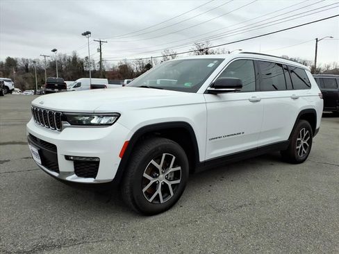 Used 2024 Jeep Grand Cherokee L Limited w/ Luxury Tech Group II image 8