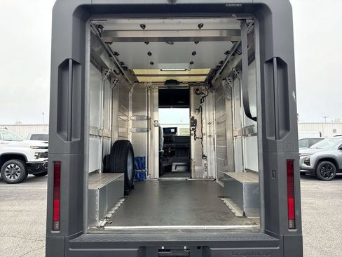 Used 2024 Chevrolet Brightdrop 400 w/ Commercial Equipment Package AWD/4WD image 14