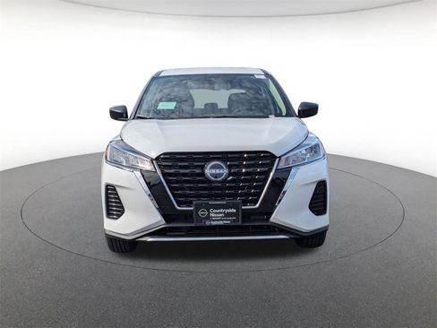 New 2025 Nissan Kicks Play S image 2