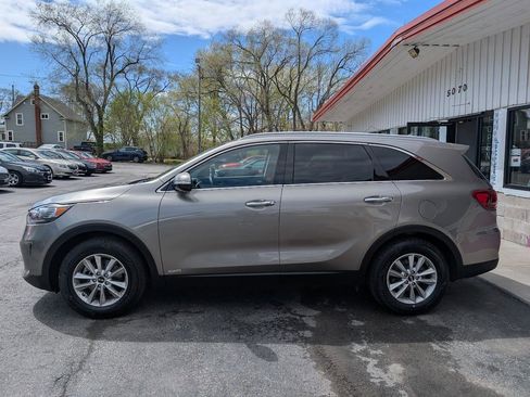 Used 2019 Kia Sorento AWD w/ LX Convenience Package image 4