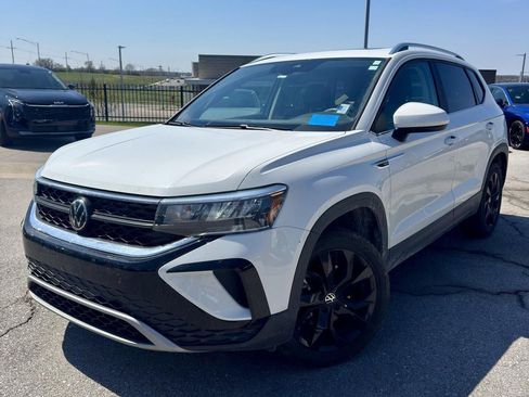 Used 2023 Volkswagen Taos SE image 1