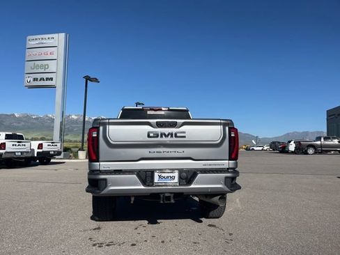 Used 2024 GMC Sierra 3500 Denali Ultimate AWD/4WD image 5